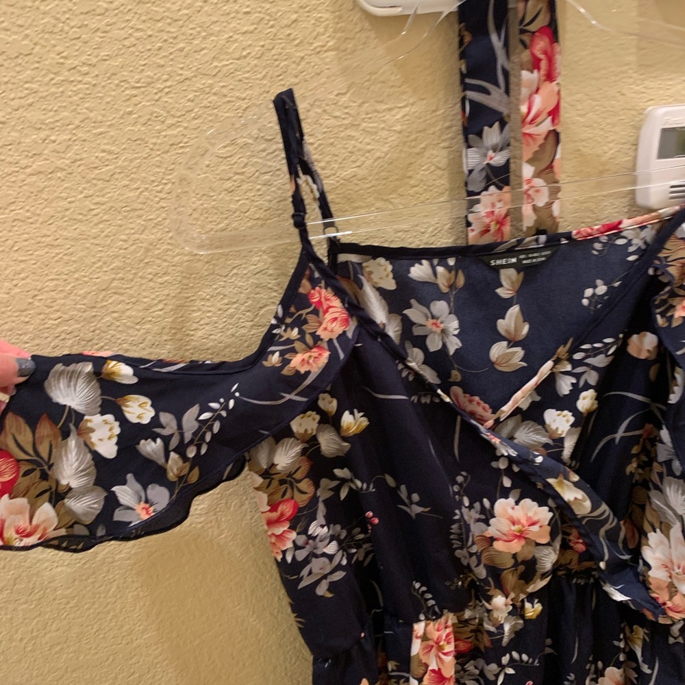 Shein dress. Never worn. Elastic waist with toe belt. Off shoulder.